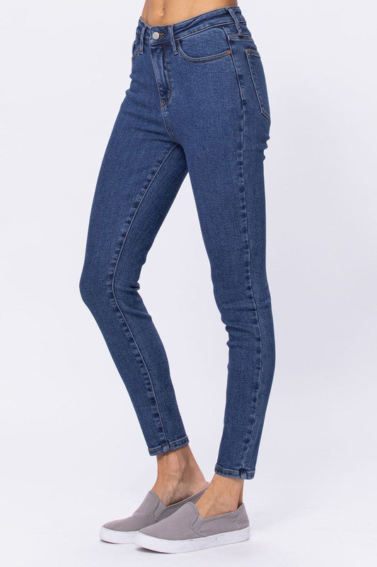 Exploring the Art of Modern Femininity with Ladies High Waist Stretch Jeans: Timeless Wardrobe Tips for Elegant and Chic Fashion