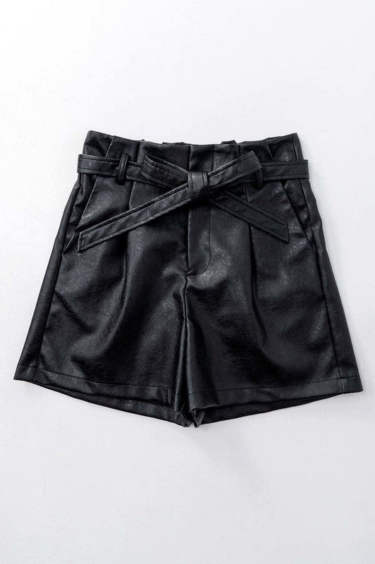 Unleash Your Modern Femininity: Elegant Style Tips for Incorporating Women's Faux Leather Shorts into a Timeless Wardrobe